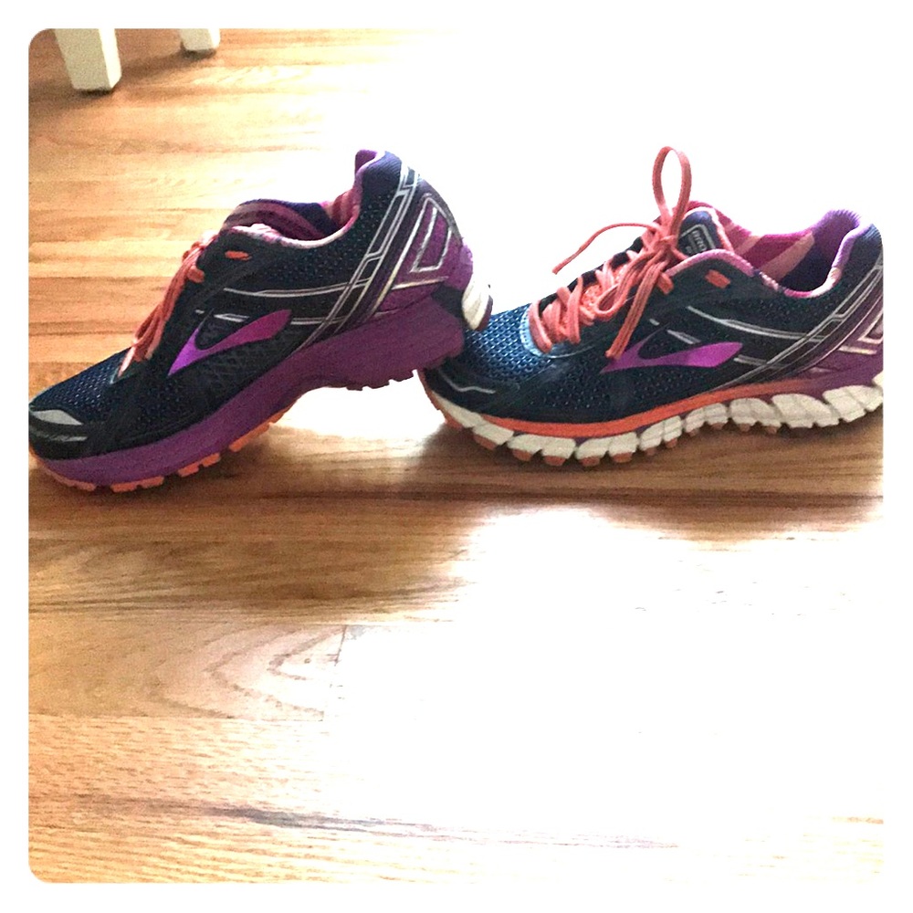 Brooks Adrenaline GTS size 6.5
